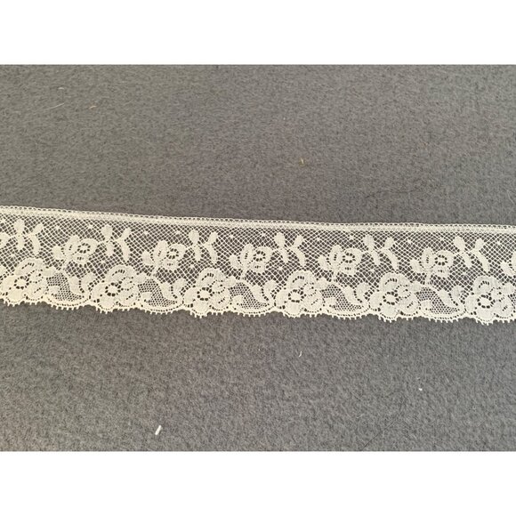 Vintage Ivory Floral Lace Trim 1.75" wide 1 yard Long - Picture 1 of 5